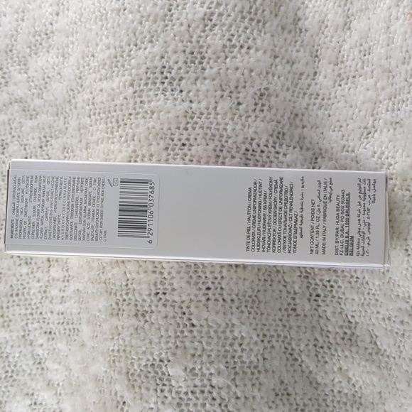 HUDA BEAUTY GloWish Multidew Tint Foundation in DEEP 11, 40ml/1.35fl oz - Picture 9 of 13